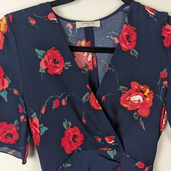 Aritzia Babaton rose print Jedd Dress size 00 - Picture 5 of 8